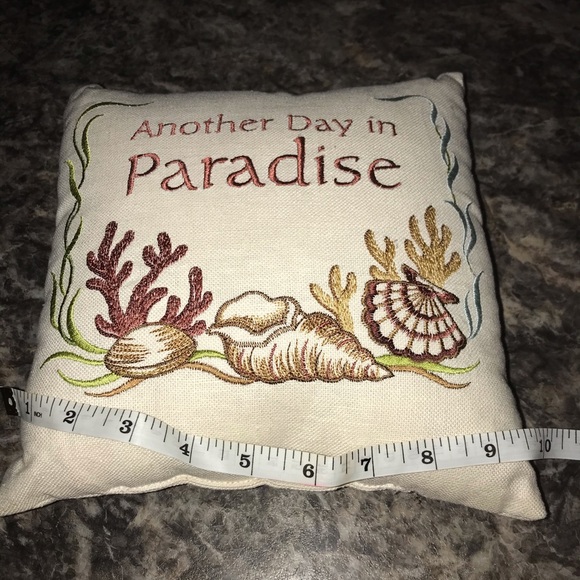 Small decorative pillow - Picture 3 of 3